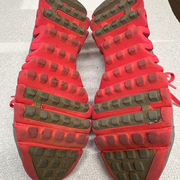 Womens sz US 8 REEBOK Zigtech Shark 3D Fuse Frame Running Shoes - Picture 9 of 11